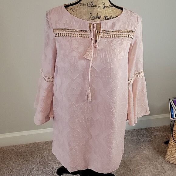 NWOT Outlet bell sleeve shift dress - Picture 1 of 6